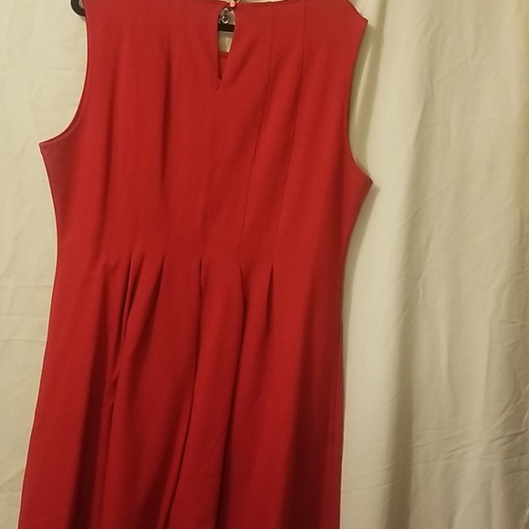 Dress - Picture 3 of 3